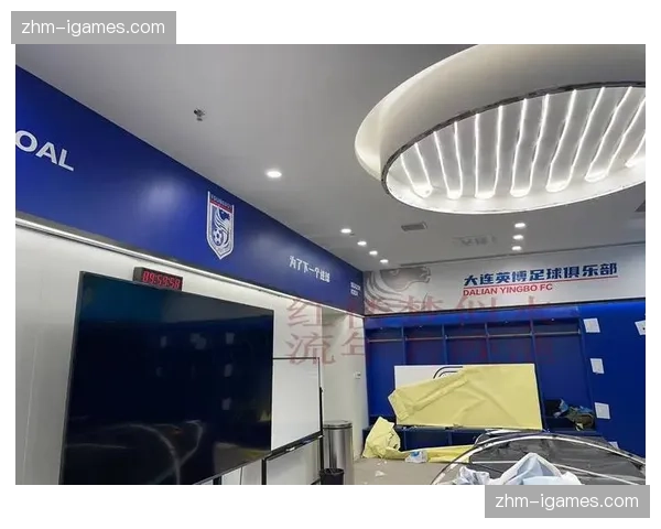 更衣室智能显示终端同步最新战术，信息传递不再依靠纸质